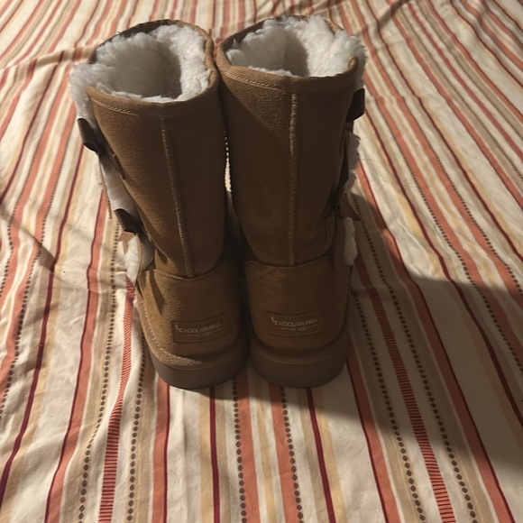 brown ugg’s that are 8.5 size in woman’s - Picture 3 of 4